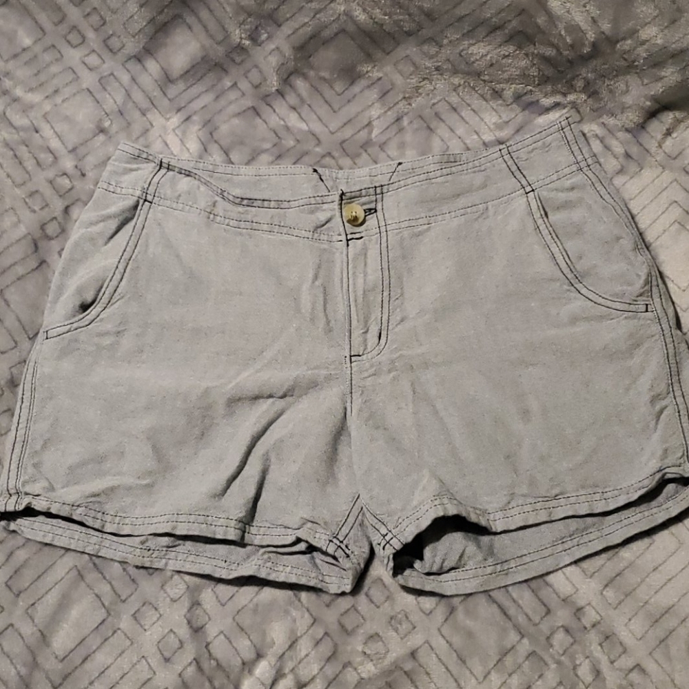 Women's Columbia PFG shorts